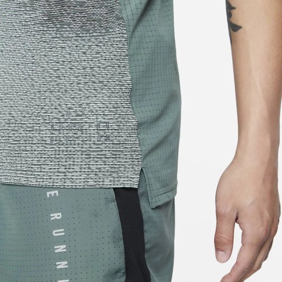 Nike Run Division Pinnacle Men's Running Gym Tank Top Vest Green Hasta Large - Picture 6 of 12